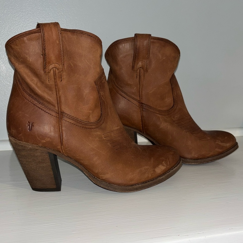 Never worn! Frye Ilana Short Pull On Boot